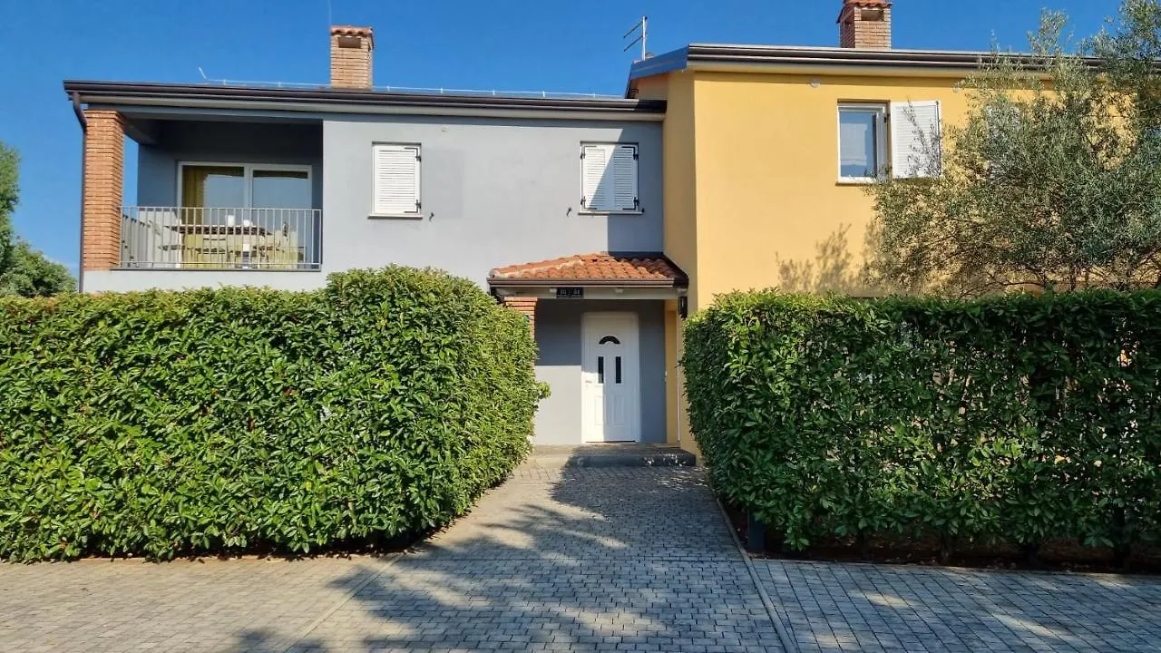 Casa Emilio With Pool Lägenhet Poreč
